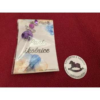 HandMade by VeJa Dárková karta - Paní školnice s přívěškem