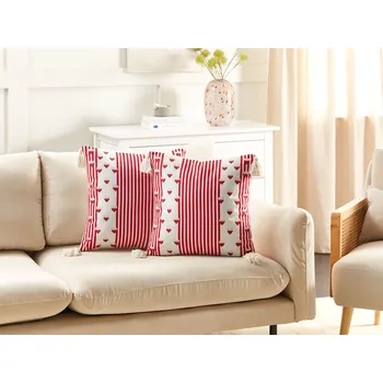 Dekorativní polštářek Sada 2 dekorativních polštářů bílá a červená bavlna 45 x 45 cm motiv srdce snímatelné povlaky čtverecový tvar moderní styl dekorace doplňky Beliani