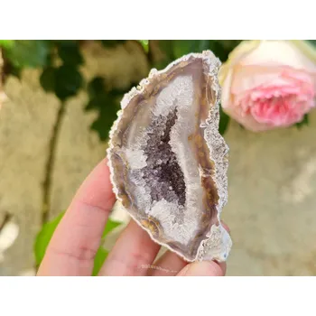 Přírodní kámen Zajímavá geoda z achátu s dutinkou 122g Brazílie