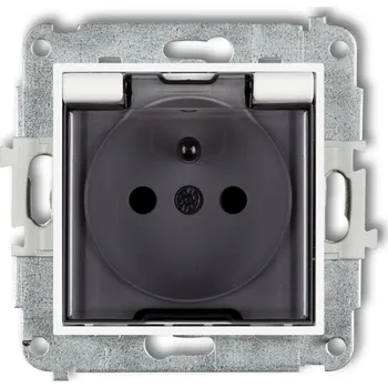 Elektrická zásuvka KARLIK Zásuvka s klapkou a uzemněním jednonásobná IP44 - voděodolné Barva: Matná bílá