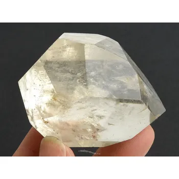 Přírodní kámen Křišťál broušená forma 105g