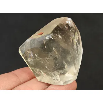 Přírodní kámen Křišťál broušená forma 86g