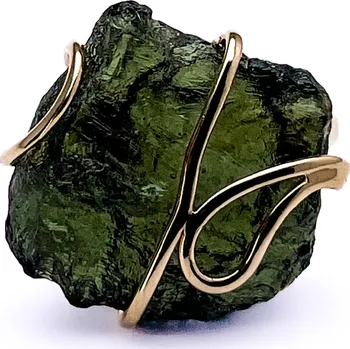 Prsten Zlatý prsten s nebroušeným vltavínem 1,7 cm x 1,9 cm