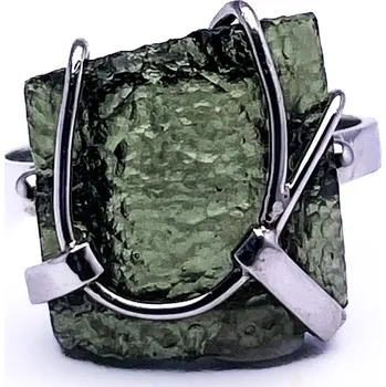 Prsten Stříbrný prsten s neopracovaným vltavínem 3,45 g