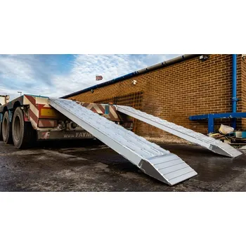 Nakládací rampa pro vozidlo Hliníkové nájezdy, 1 pár, délka 2,5 m, výška profilu 120 mm, nosnost 33.350 kg, CH MODEL (LT Machines)