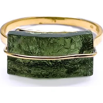 Prsten Zlatý prsten s vltavínem, polobrus 2,870gr.