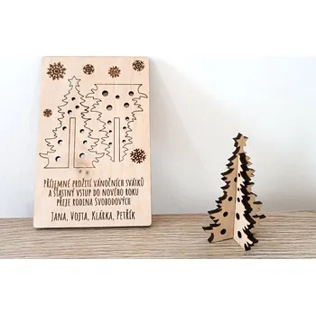 Dřevěná hračka MAJADESIGN Vánoční dřevěné přání se stromečkem na vyloupnutí a vlastním textem
