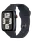 Apple Watch SE 2023 44 mm Cellular, temně inkoustový hliník s temně inkoustovým sportovním řemínkem S/M