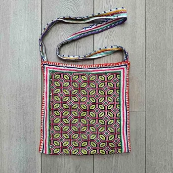 Shipibo vyšívaná taška přes rameno - Força Folia