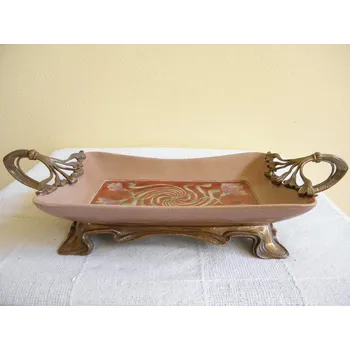 Secesní starorůžová žardiniéra v mosazné montáži