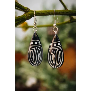 Náušnice Kostěné náušnice "Three dots"