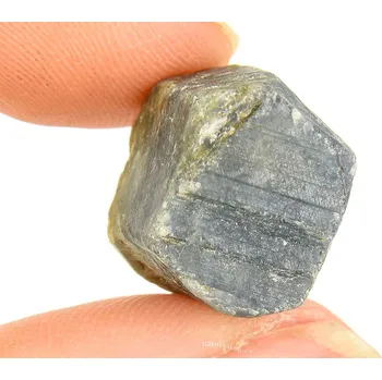 Přírodní kámen Surový krystal safír z Pákistánu 7,6g