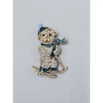 Brož Barevný medvídek na lyžích - brož tyrkysová čepka