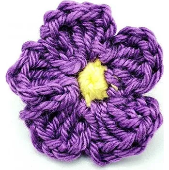 Brož Háčkovaná kytka - brož s miskou fialová se žlutým středem