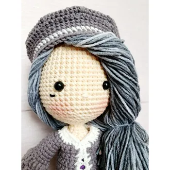 Panenka Ručně háčkovaná panenka antracitová