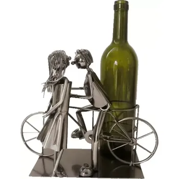 Stojan na víno Ručně vyráběný kovový stojan na víno – cyklistický pár Ona a on na kole, originální dárek pro milovníky kol i vína