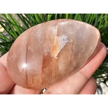 Přírodní kámen Hematit v křišťálu hladký kámen Madagaskar 99g