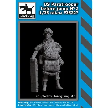 Plastikový model Blackdog 1/35 US paratrooper before jump No.2 (1 fig.)