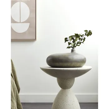 Váza Dekorativní váza šedá a zlatá terakota ošuntělý efekt malovaný Vintage vzhled oválný tvar Beliani