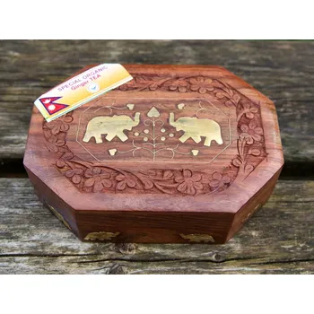 Čaj Himalife Černý čaj se zázvorem v dřevěné krabičce