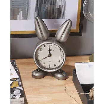 Hodiny Dekorativní stojací hodiny stříbrné kovové ve tvaru králíka moderní styl doplňky dekorace Beliani