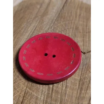Knoflík Dřevěný dekorační knoflík průměr 45 mm červená