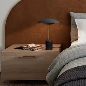 Lampička Beacon Lighting Stolní lampa Beacon Loft, černá, výška 42 cm, mramorový podstavec - Délka připojovacího kabelu 180 cm černá mramorovaná, černá, mosaz 2 x 28 W - Doprava zdarma