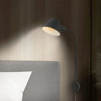 Lampička Briloner Nástěnné svítidlo Brello, kulatý nástěnný držák, černá barva - délka kabelu se zástrčkou 180 cm; Ø nástěnného držáku 8 cm 1 x 10 W - Doprava zdarma