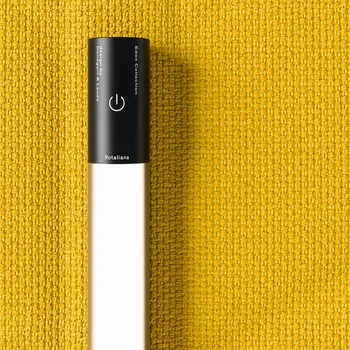 Lampička Rotaliana Eden Oak LED stojací lampa, žlutá - výška LED panel 130 cm; Ø noha 36 cm LED celkem 40 W - Doprava zdarma