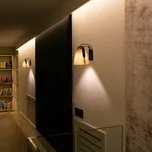 FARO BARCELONA Nástěnné světlo Stood s dřevěným stínidlem - výška stínidla 17 cm světle hnědá, černá 1 x 15 W LED - Doprava zdarma