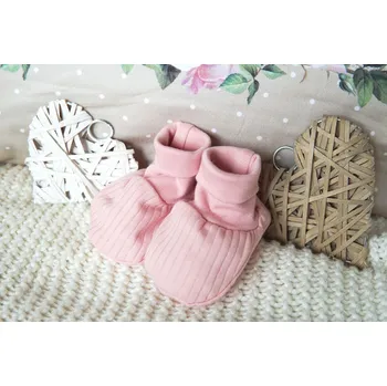 Capáčky AMÁLKA Bavlněné kojenecké capáčky žebrované, pudrově růžové Velikost: 68-80