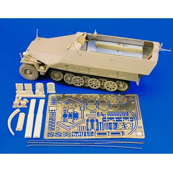 Plastikový model Royal Model 1/35 Sd. Kfz. 251 D