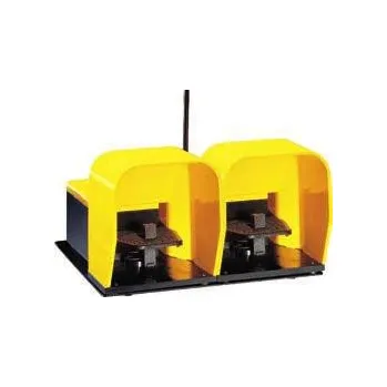 vypínač LOVATO Electric KGD001 nožní spínač, plastové tělo, Oba pedály s krytem 1Z+1V mžikové