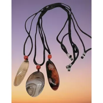 Přívěsek Přívěsek z achátu z Madagaskaru včetně šnůrky na krk