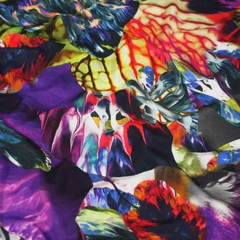 Úplet pestrobarevný 16747, š.155