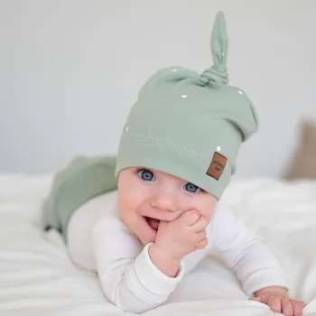 Kojenecká čepice Jednovrstvá čepice s uzlíkem puntíkatá / šalvějová Velikost: 39