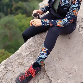 Dámské legíny Dámské černé funkční legíny s květinovým vzorem ve spodní části Velikost: M