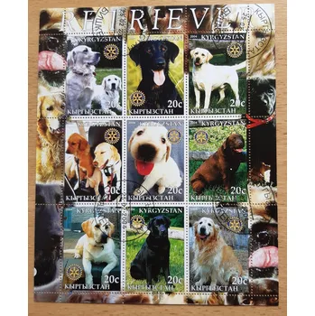 Poštovní známka Kyrgyzstán aršík raz., psi, retrívr, r. 2004