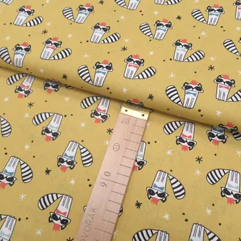 Bavlněné plátno - Lemuři na hořčicové - šíře 150cm