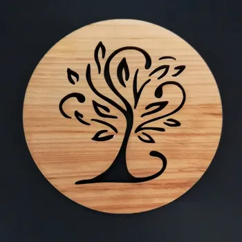 Podtácek AMADEA Dřevěný podtácek kulatý s motivem stromu, masivní dřevo, průměr 10 cm