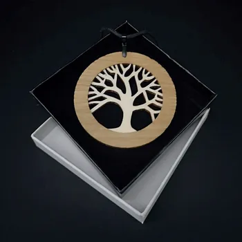 Přívěsek AMADEA Dřevěný přívěsek z masivního dřeva kulatý s vkladem - strom 6,5 cm