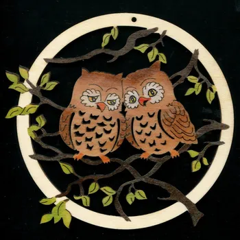 Hodiny AMADEA Dřevěná ozdoba barevná sovy v kolečku 18 cm