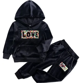 Dětská tepláková souprava s nápisem LOVE Varianta: Černá, Věk: 6 let