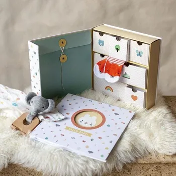 Hračka pro nejmenší Petit Collage Petitcollage Krabička vzpomínek Baby poškozená krabička