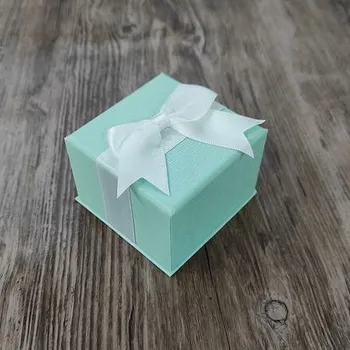 Dárková krabička Papírová krabička s bílou mašlí 5,5x5,5