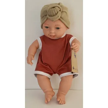 Panenka Panenka Zoe v oranžovém overalu od firmy Lamagik ze Španělska (španělská panenka - 28 cm)