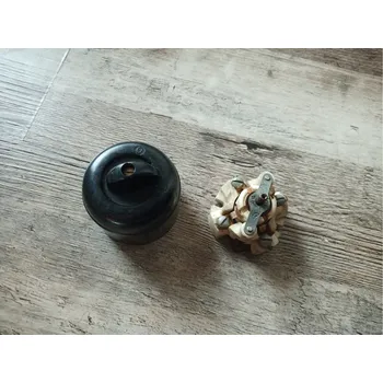 vypínač SEZ Starý bakelitový vypínač spínač na omítku otočný spínací Varianta: A7 3-pól