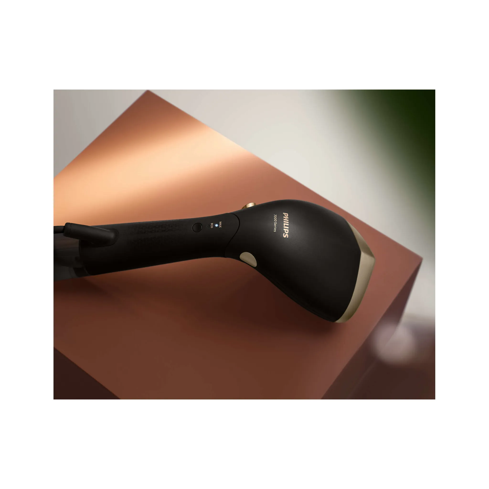 Fotografie 7 - Napařovač oděvu Philips 7000 Series STH7060/80