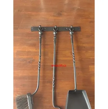 Krbové nářadí Kované, kovové krbové nářadí na zeď Tom 2