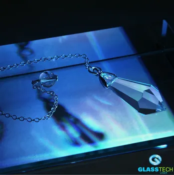 Kyvadlo na věštění s pytlíčkem (Křišťálové kyvadlo s řetízkem (stříbrné barvy) v pytlíčku krémové barvy)